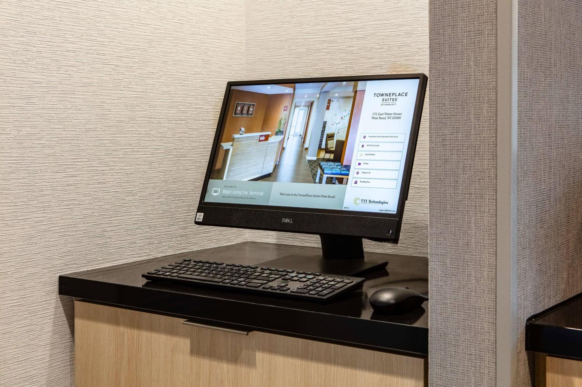Towneplace Suites By Marriott Milwaukee West Bend Εξωτερικό φωτογραφία
